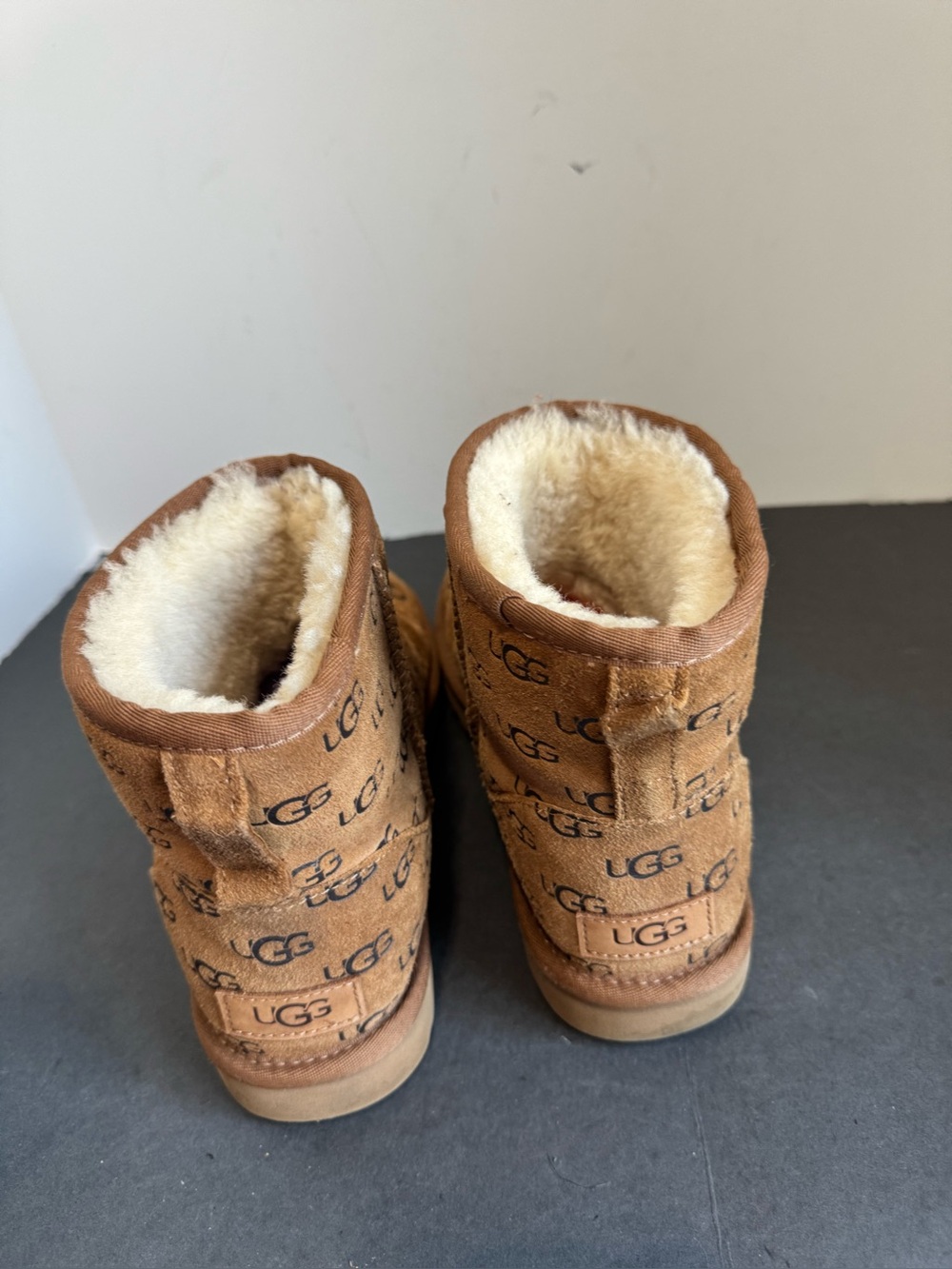 UGG Classic Mini boots in chestnut suede w/all-over embossed logo. Size 8 - Picture 9 of 10